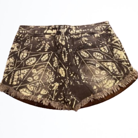 FREE PEOPLE Raw Hem Shortie Shorts in Boho Leaves Pattern Size 30 - Picture 2 of 3